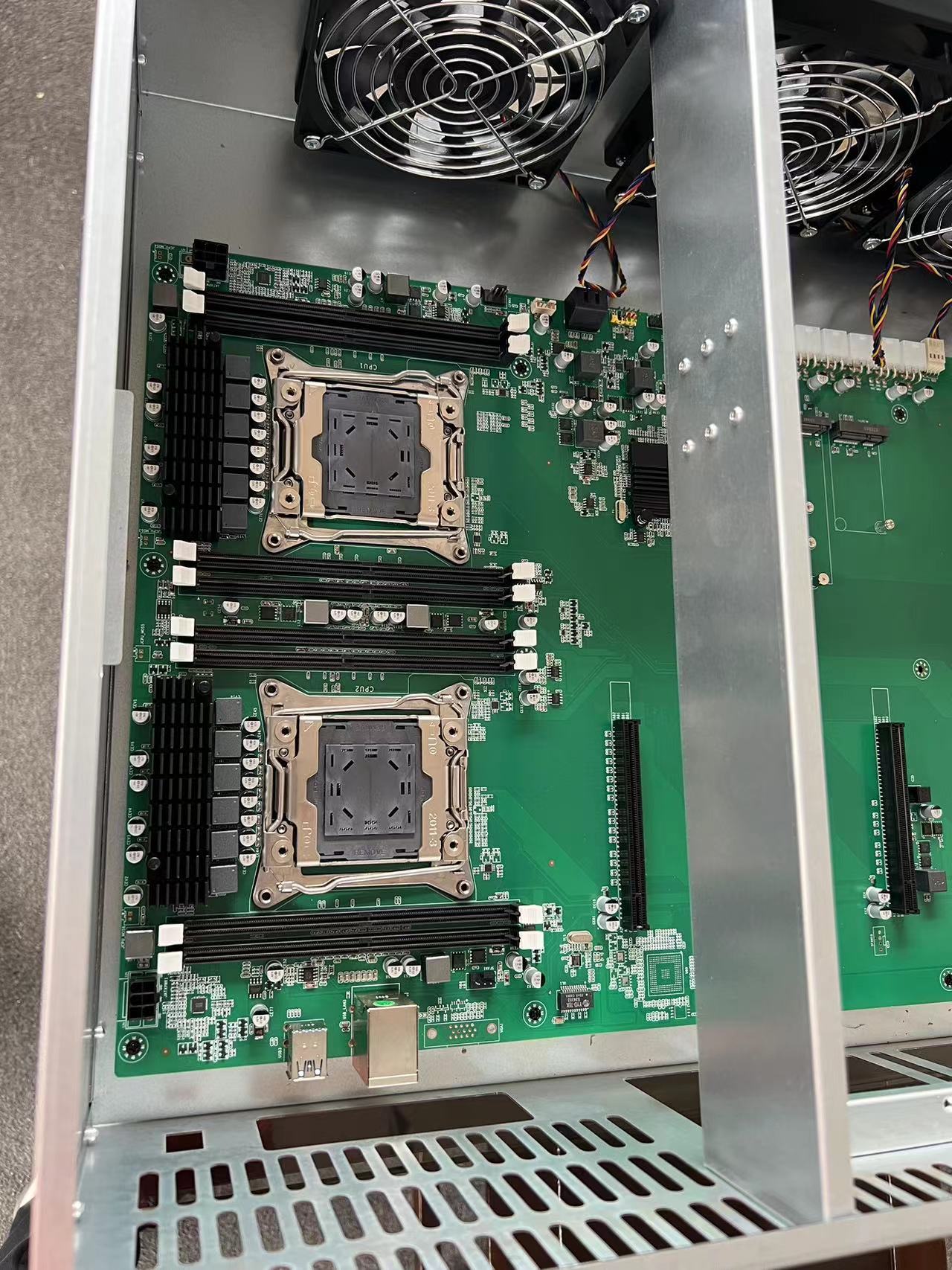 High Quality ALEO Server case  - đánh giá và giá E5 2699 V4